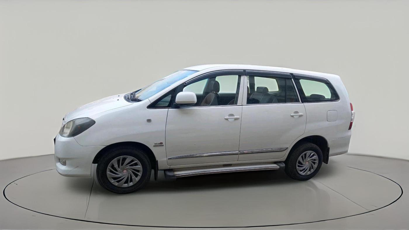 2011 Toyota Innova 2.5 G4 7 STR, Diesel, Manual, 1,70,078 km, exterior