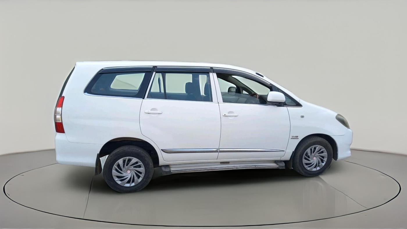 2011 Toyota Innova 2.5 G4 7 STR, Diesel, Manual, 1,70,078 km, exterior