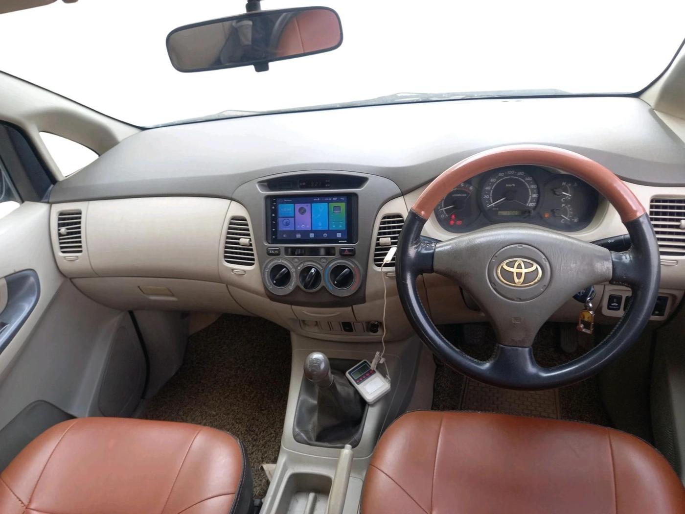 2011 Toyota Innova 2.5 G4 7 STR, Diesel, Manual, 1,70,078 km, interior