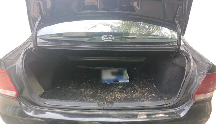 2013 Volkswagen Vento TRENDLINE 1.6, Petrol, Manual, 77,562 km, exterior