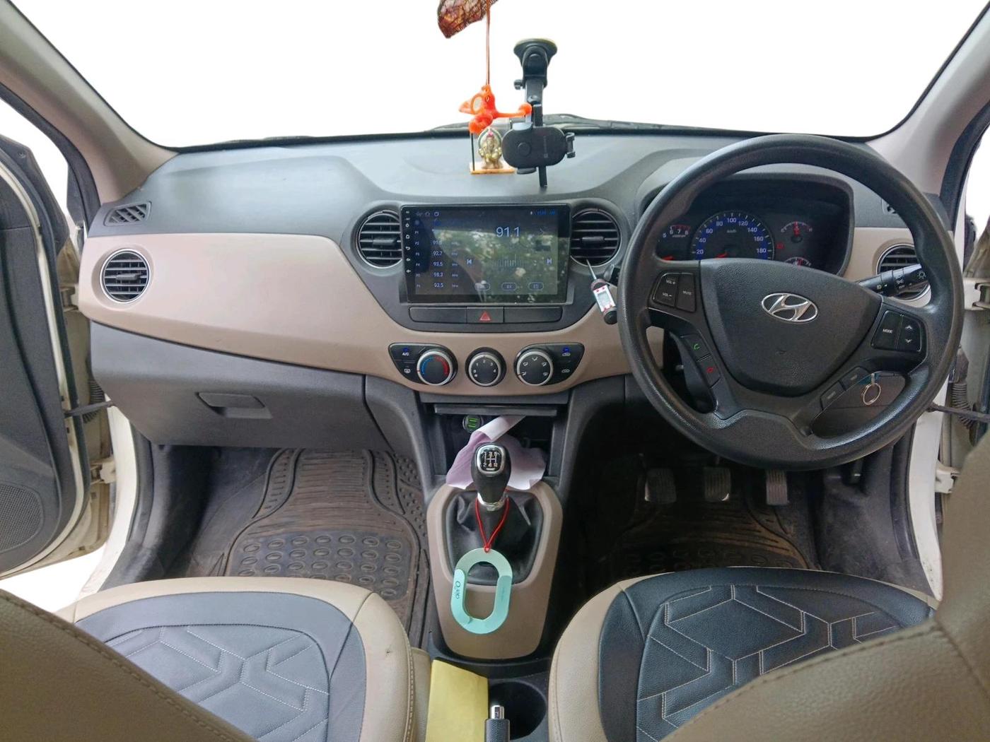 2015 Hyundai Xcent S 1.2, Petrol, Manual, 1,06,093 km, interior