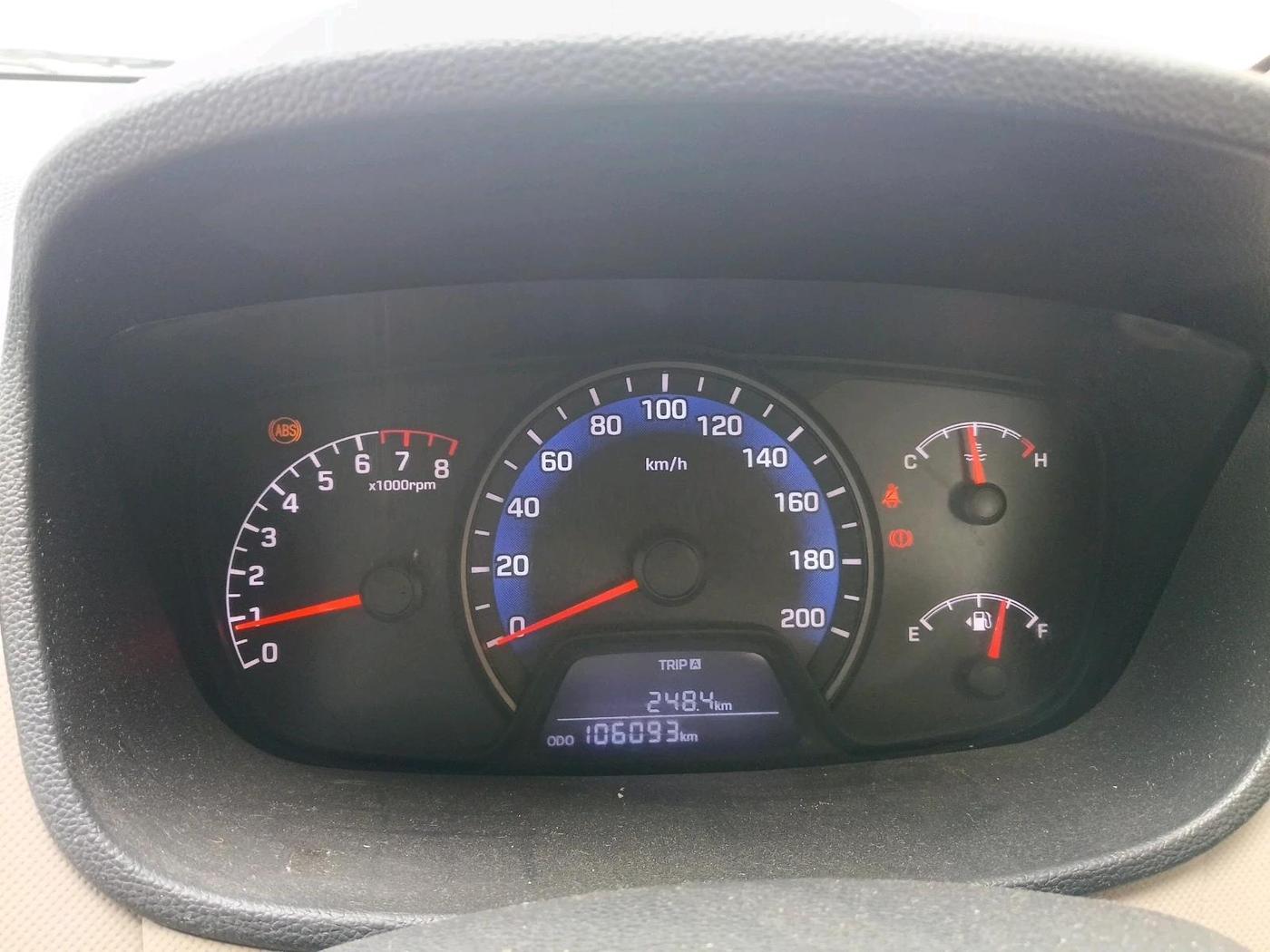 2015 Hyundai Xcent S 1.2, Petrol, Manual, 1,06,093 km, interior