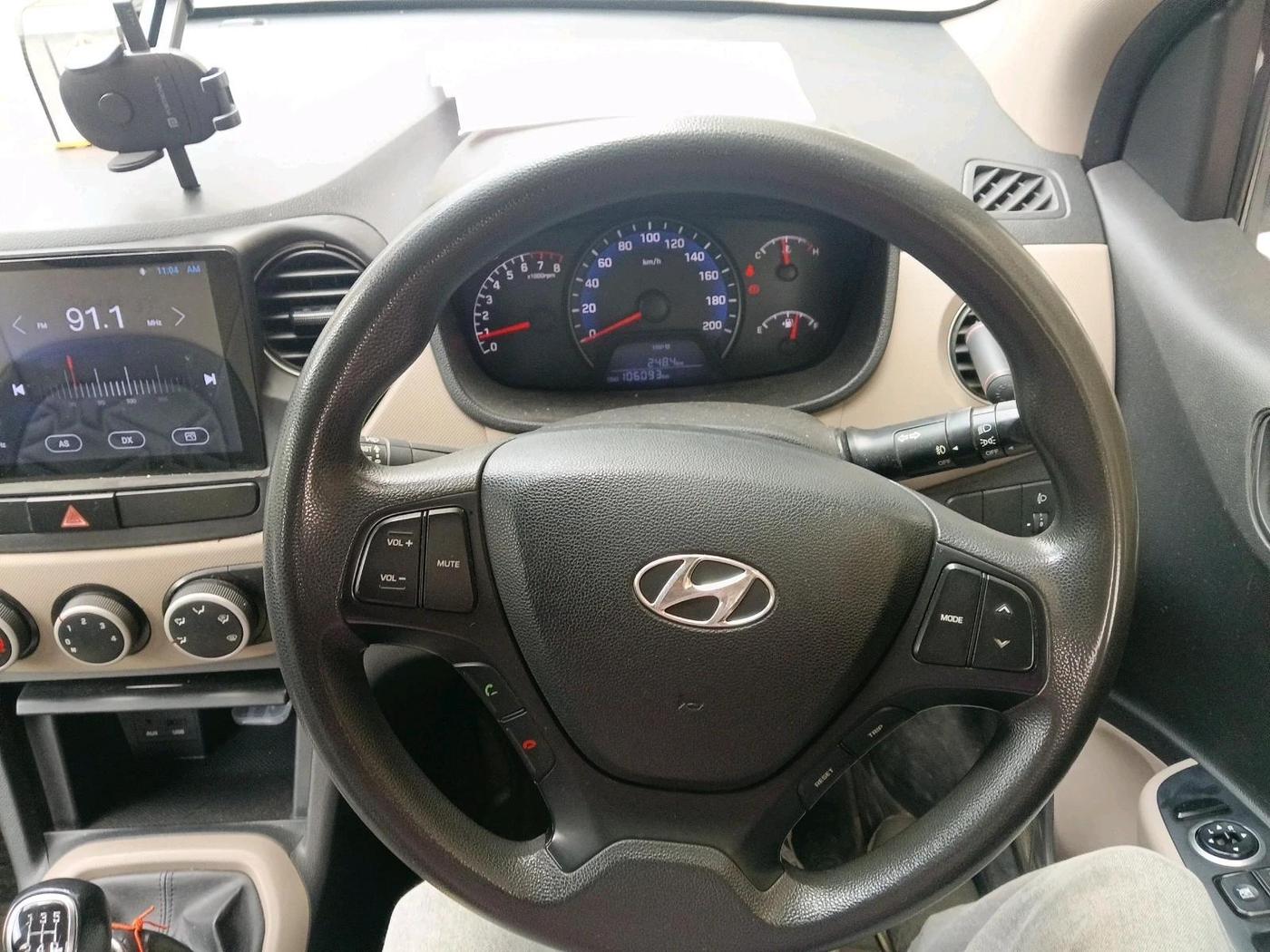 2015 Hyundai Xcent S 1.2, Petrol, Manual, 1,06,093 km, interior