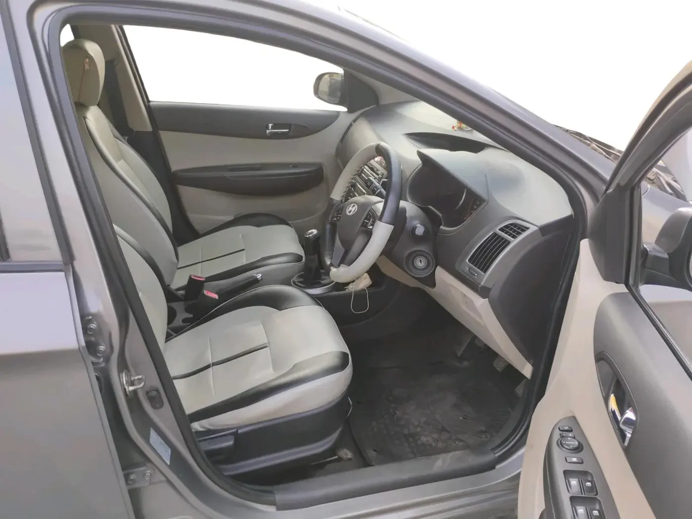 2012 Hyundai i20 SPORTZ 1.2, Petrol, Manual, 79,322 km, interior