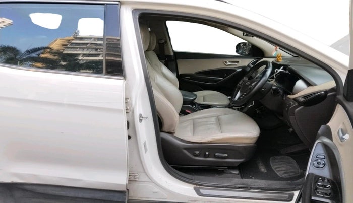 2015 Hyundai Santa Fe 4 WD AT, Diesel, Automatic, 1,16,488 km, interior