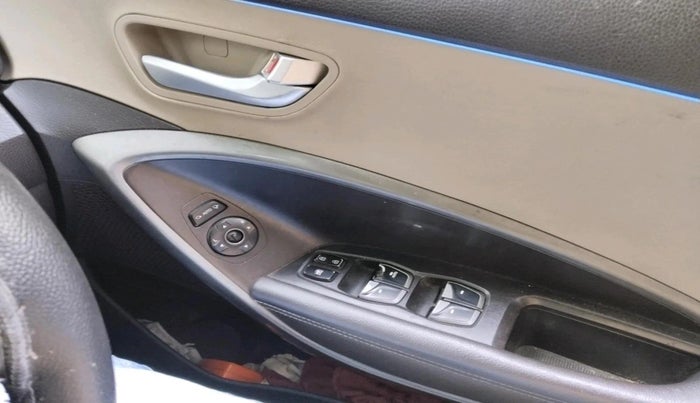 2015 Hyundai Santa Fe 4 WD AT, Diesel, Automatic, 1,16,488 km, interior