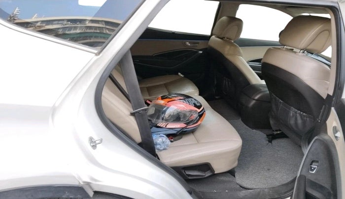 2015 Hyundai Santa Fe 4 WD AT, Diesel, Automatic, 1,16,488 km, interior