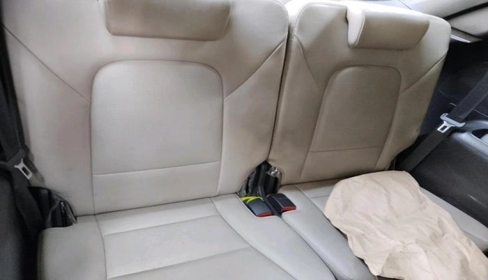 2015 Hyundai Santa Fe 4 WD AT, Diesel, Automatic, 1,16,488 km, interior