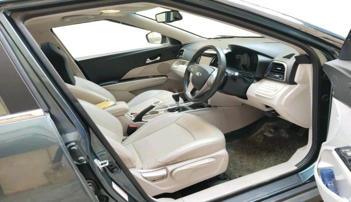 2021 Mahindra XUV300 W8 (O) 1.5 DIESEL AMT, Diesel, Automatic, 53,880 km, interior