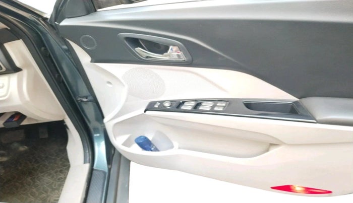 2021 Mahindra XUV300 W8 (O) 1.5 DIESEL AMT, Diesel, Automatic, 53,880 km, interior