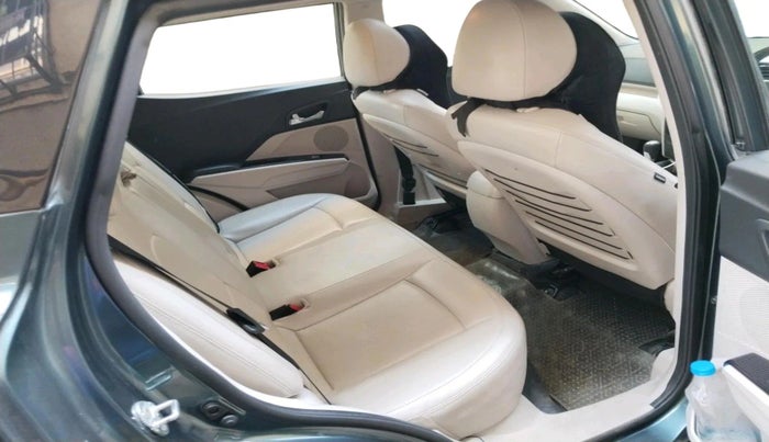 2021 Mahindra XUV300 W8 (O) 1.5 DIESEL AMT, Diesel, Automatic, 53,880 km, interior