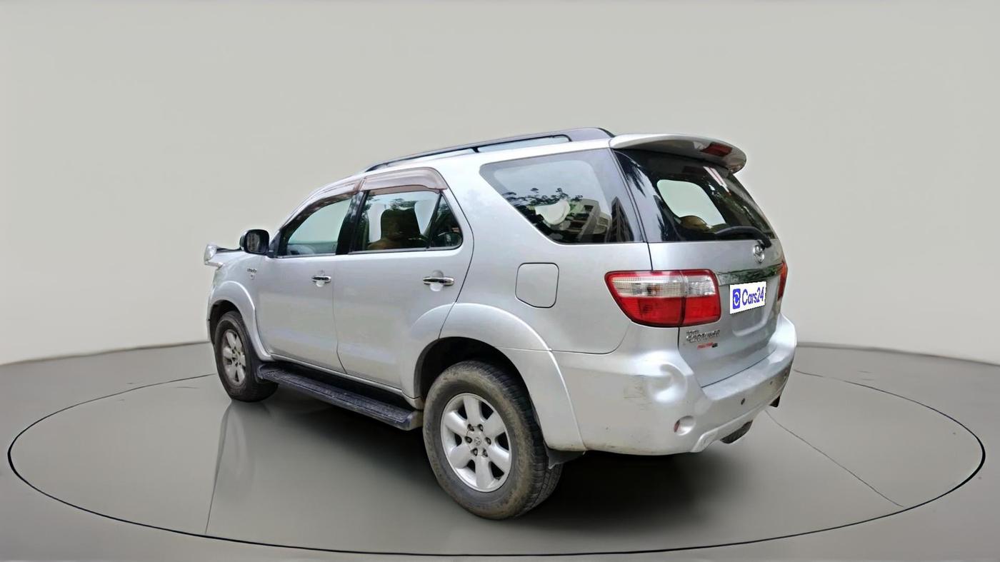 2011 Toyota Fortuner 3.0 4X4 MT, Diesel, Manual, 2,05,040 km, exterior