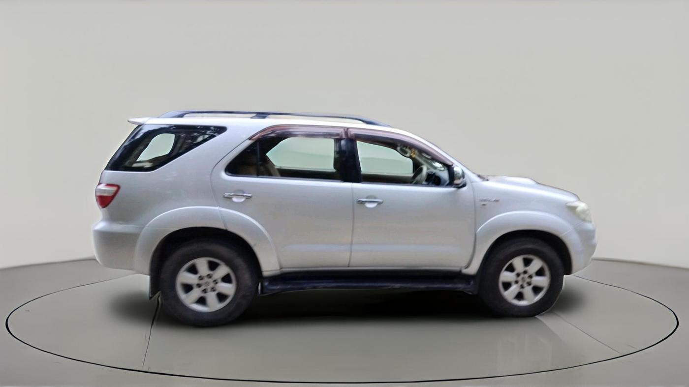 2011 Toyota Fortuner 3.0 4X4 MT, Diesel, Manual, 2,05,040 km, exterior