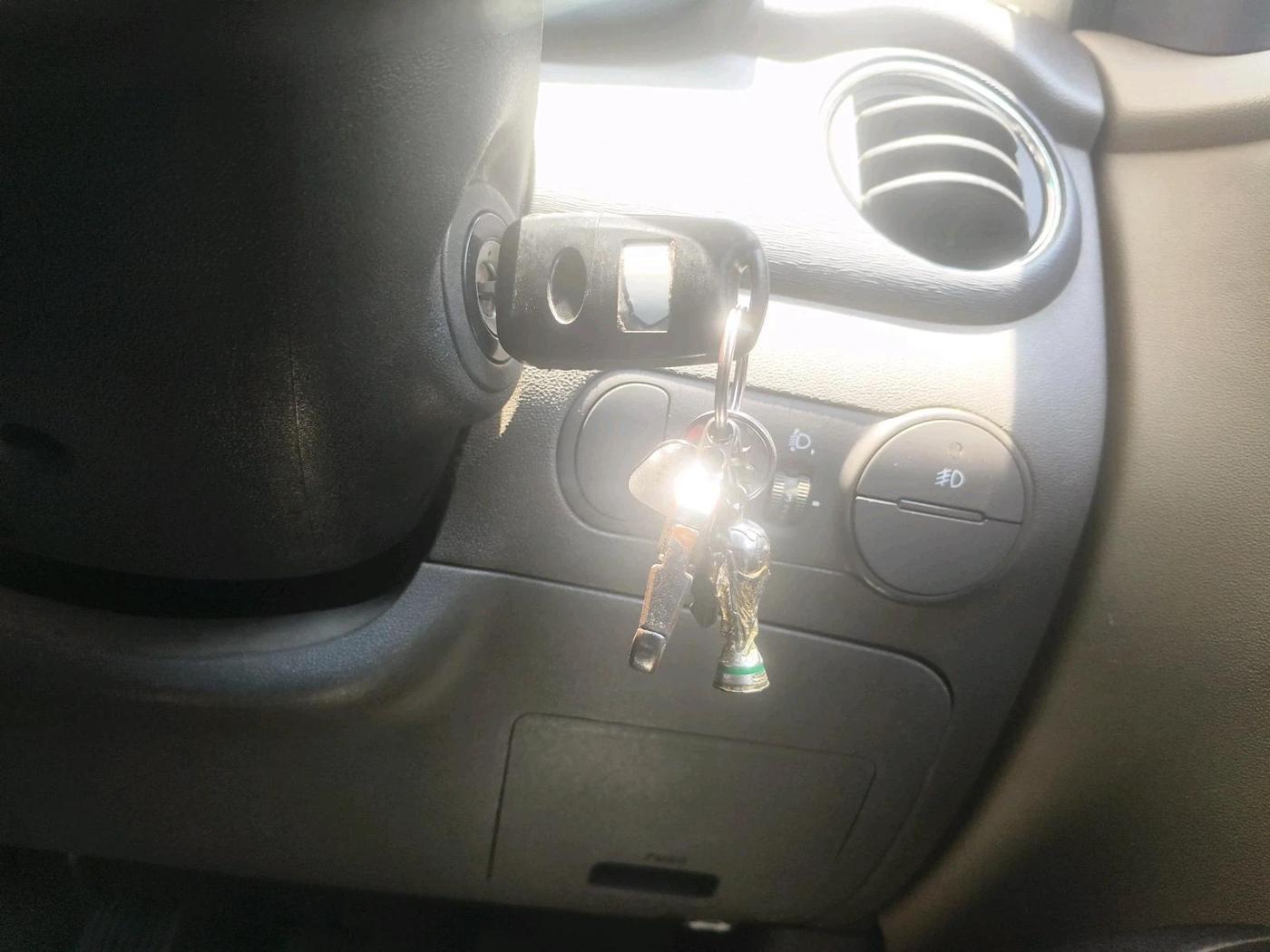 2014 Hyundai i10 SPORTZ 1.1, Petrol, Manual, 92,230 km, interior