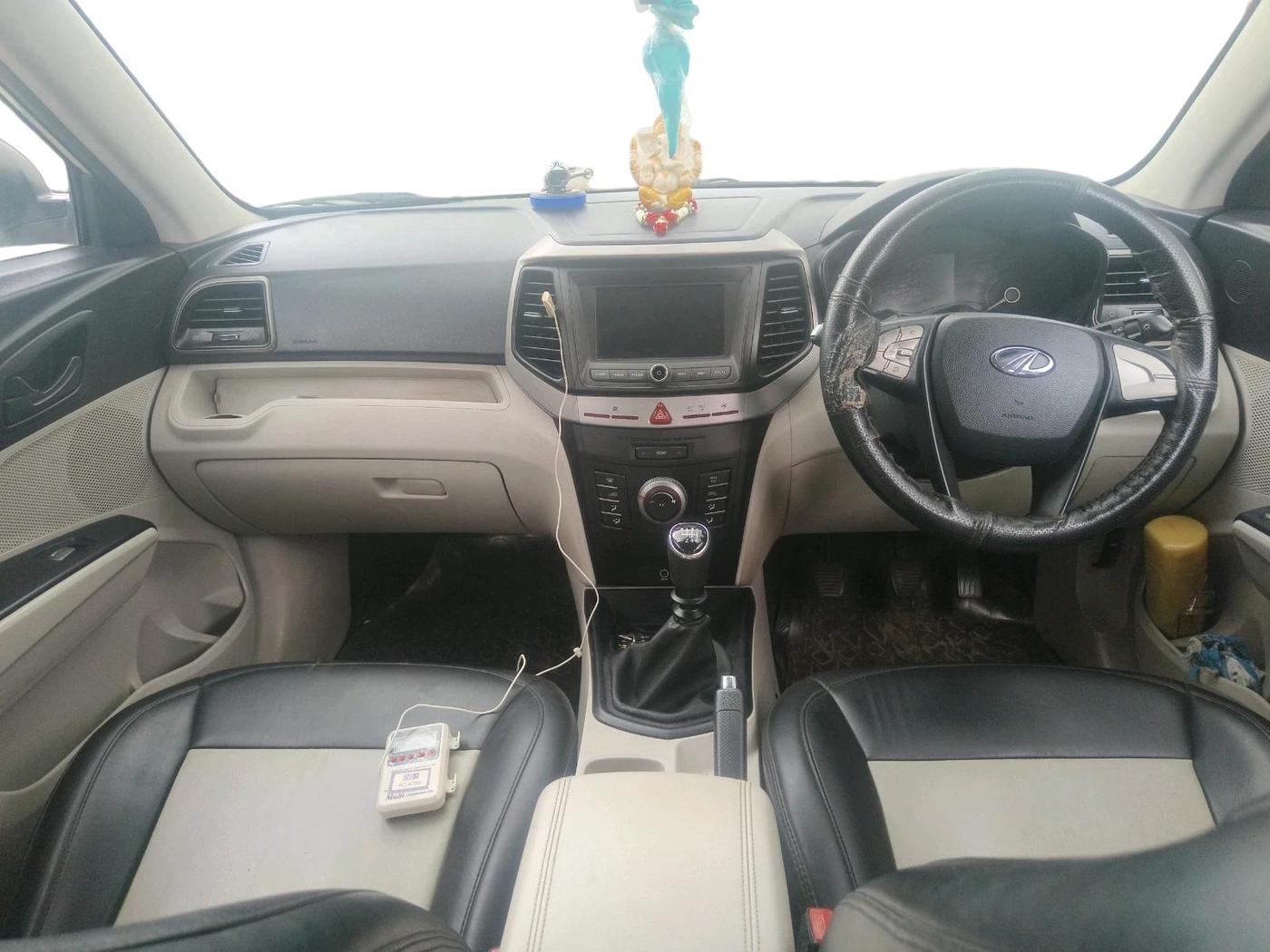 2019 Mahindra XUV300 W6 1.2 PETROL, Petrol, Manual, 50,879 km, interior