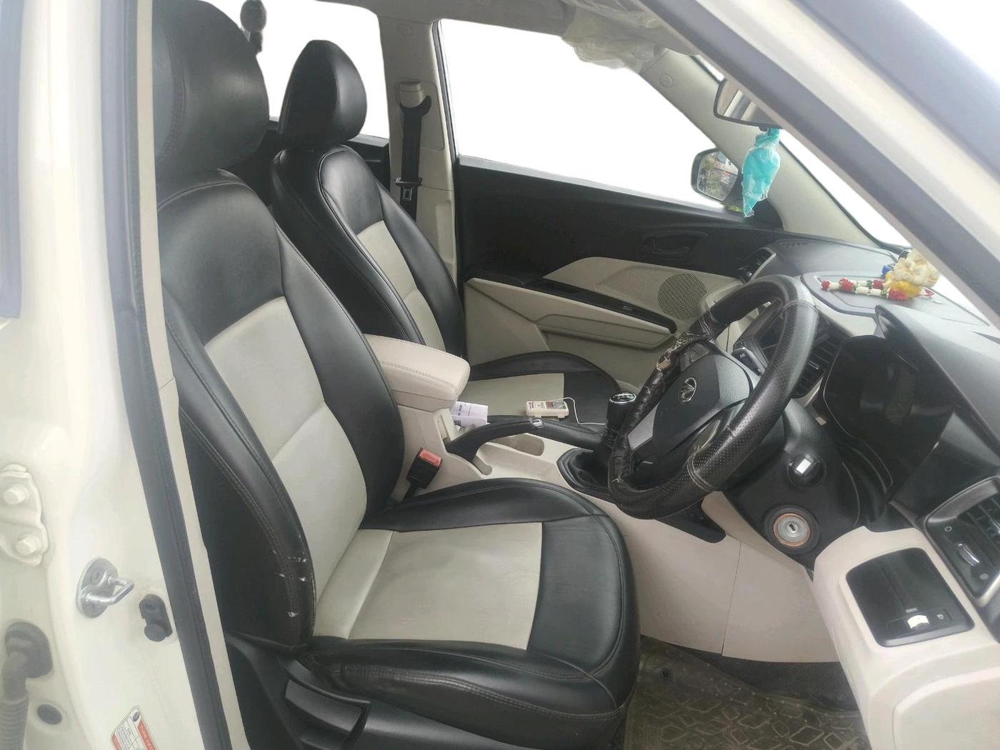 2019 Mahindra XUV300 W6 1.2 PETROL, Petrol, Manual, 50,879 km, interior