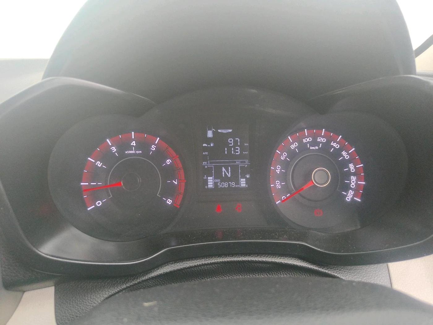 2019 Mahindra XUV300 W6 1.2 PETROL, Petrol, Manual, 50,879 km, interior