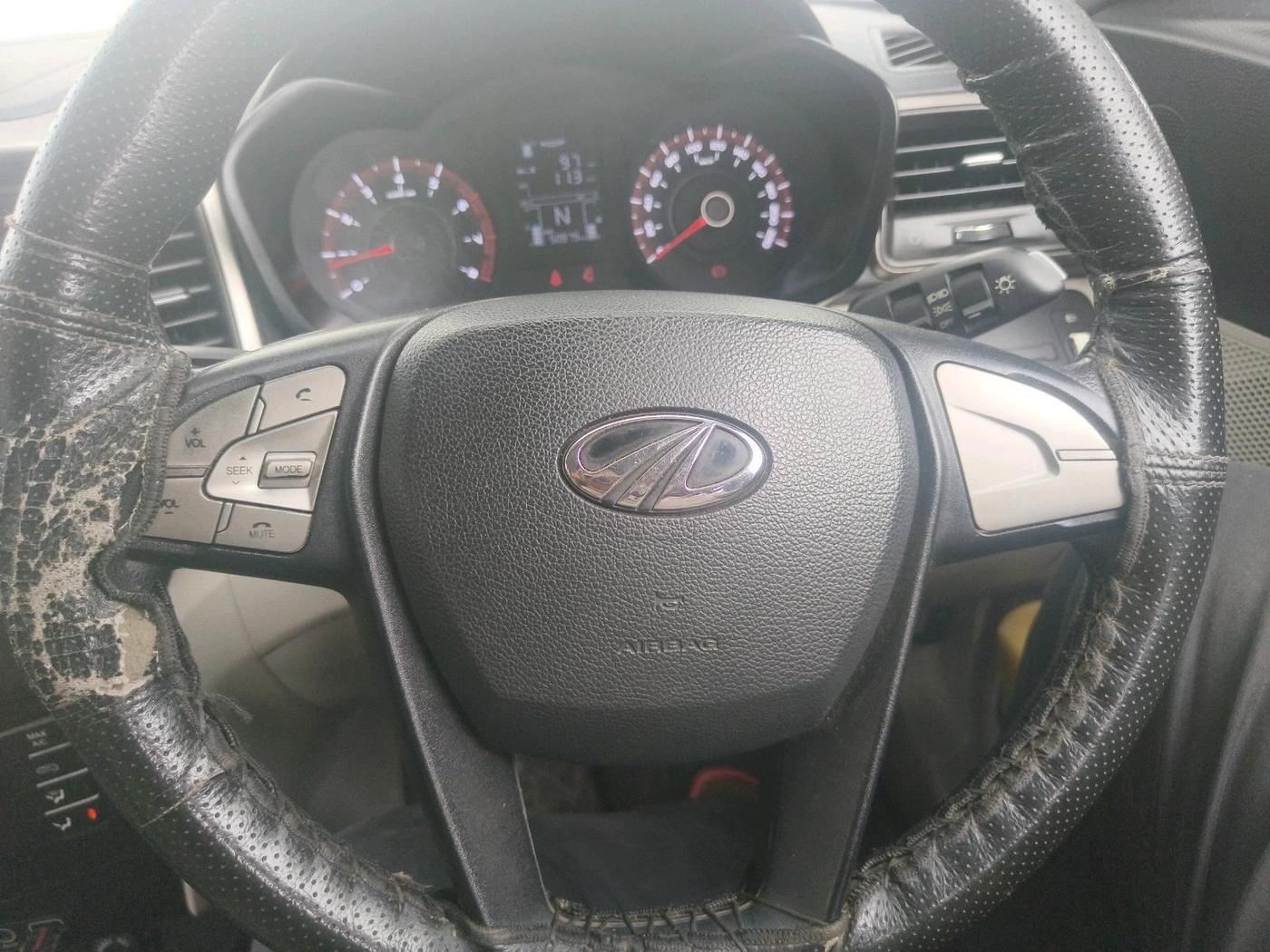 2019 Mahindra XUV300 W6 1.2 PETROL, Petrol, Manual, 50,879 km, interior