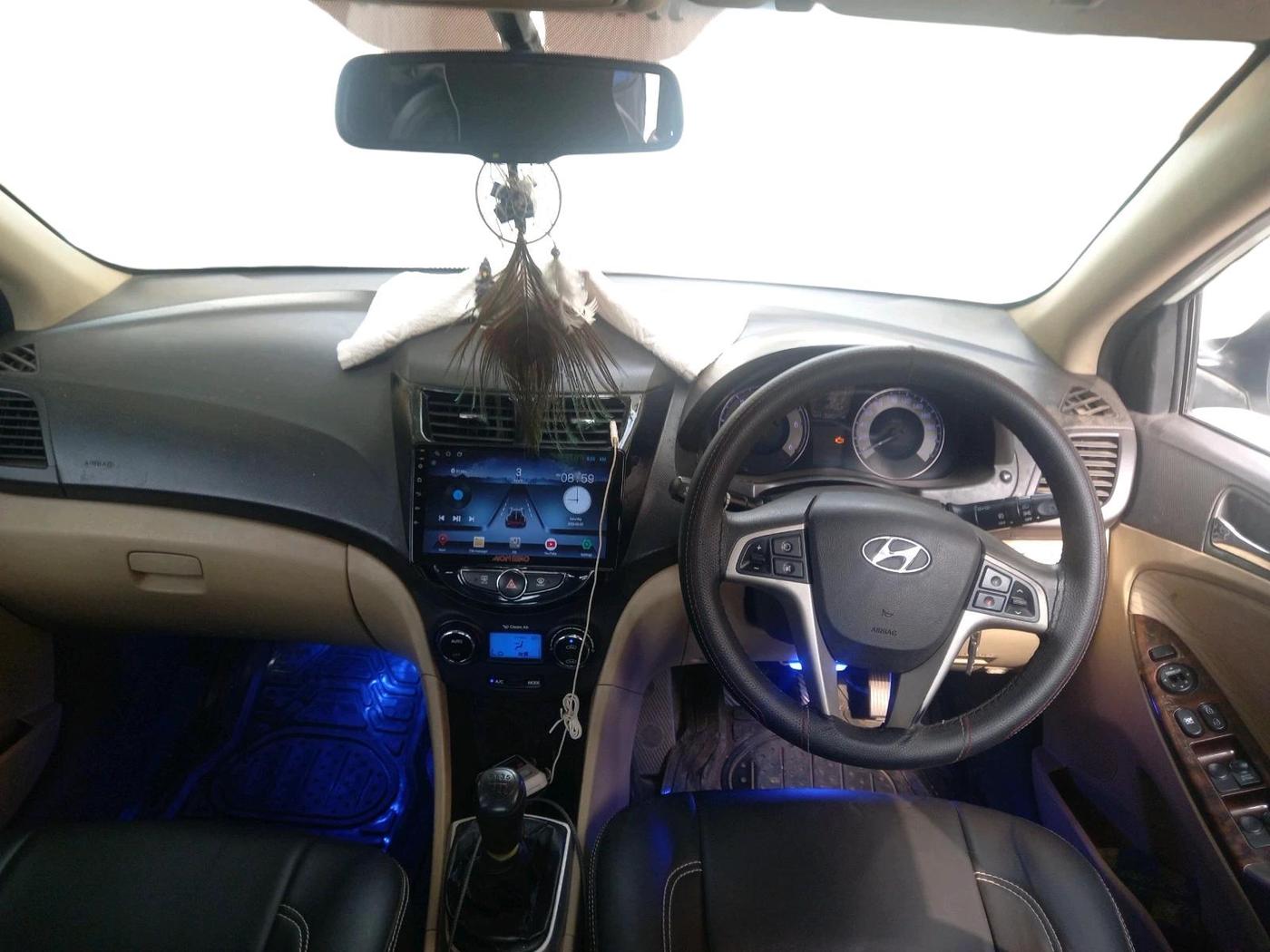 2012 Hyundai Verna FLUIDIC 1.6 CRDI SX, Diesel, Manual, 96,899 km, interior