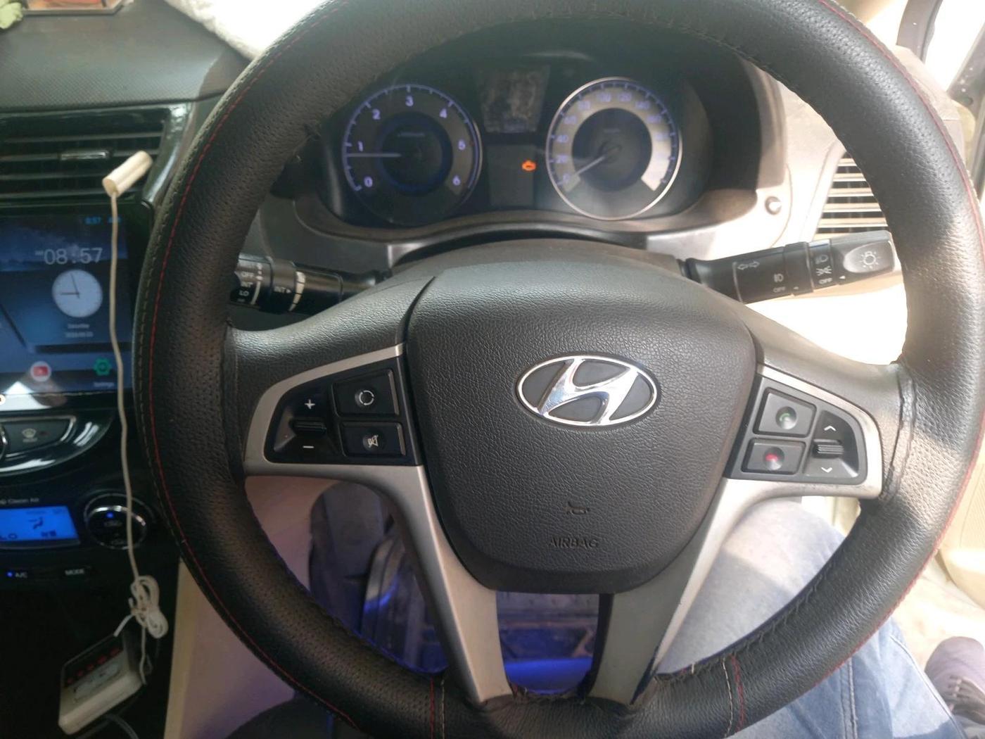 2012 Hyundai Verna FLUIDIC 1.6 CRDI SX, Diesel, Manual, 96,899 km, interior