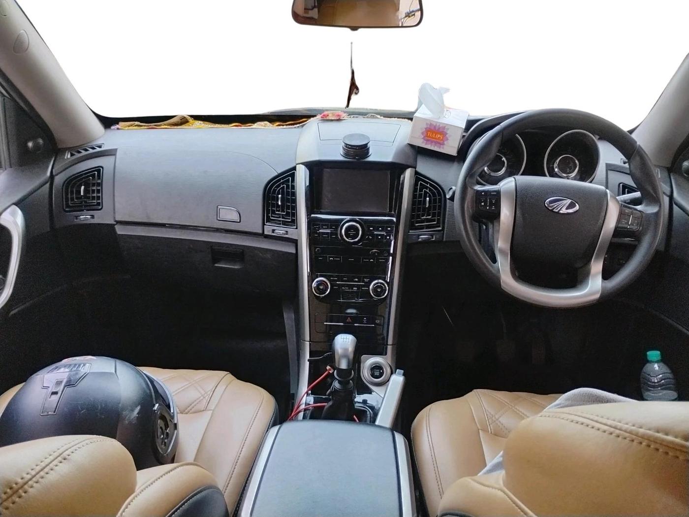 2020 Mahindra XUV500 W7, Diesel, Manual, 66,180 km, interior