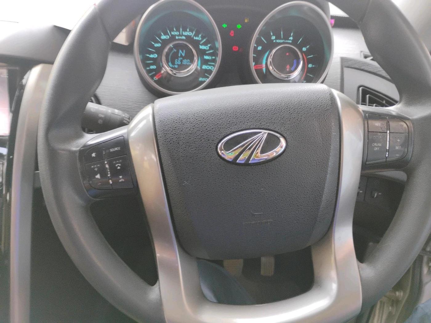 2020 Mahindra XUV500 W7, Diesel, Manual, 66,180 km, interior