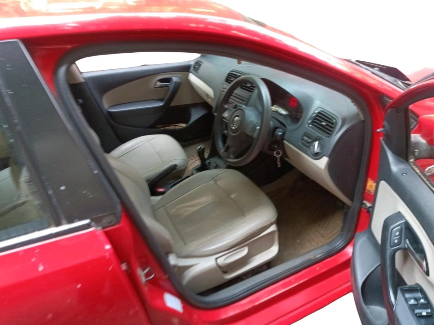 2011 Volkswagen Polo COMFORTLINE 1.2L PETROL, Petrol, Manual, 1,02,310 km, interior
