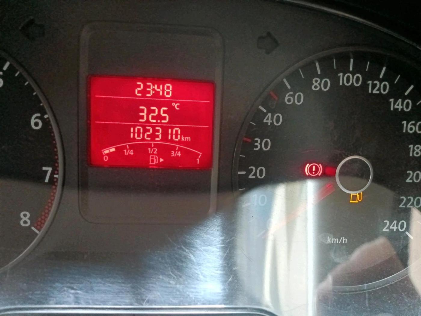 2011 Volkswagen Polo COMFORTLINE 1.2L PETROL, Petrol, Manual, 1,02,310 km, interior