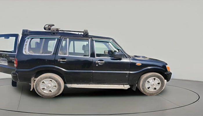 2005 Mahindra Scorpio SLX 2.6 TURBO 7 STR, Diesel, Manual, 2,52,791 km, exterior