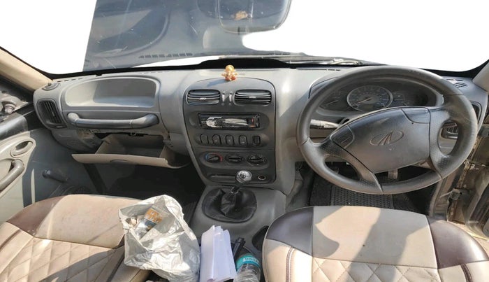 2005 Mahindra Scorpio SLX 2.6 TURBO 7 STR, Diesel, Manual, 2,52,791 km, interior