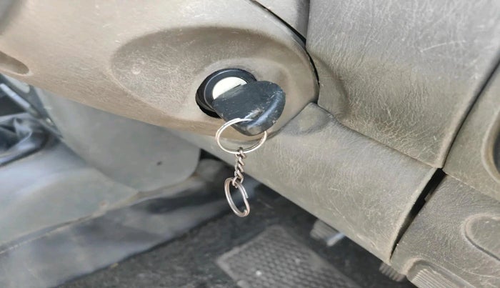 2005 Mahindra Scorpio SLX 2.6 TURBO 7 STR, Diesel, Manual, 2,52,791 km, interior