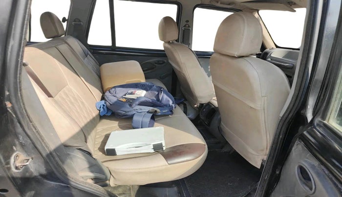 2005 Mahindra Scorpio SLX 2.6 TURBO 7 STR, Diesel, Manual, 2,52,791 km, interior