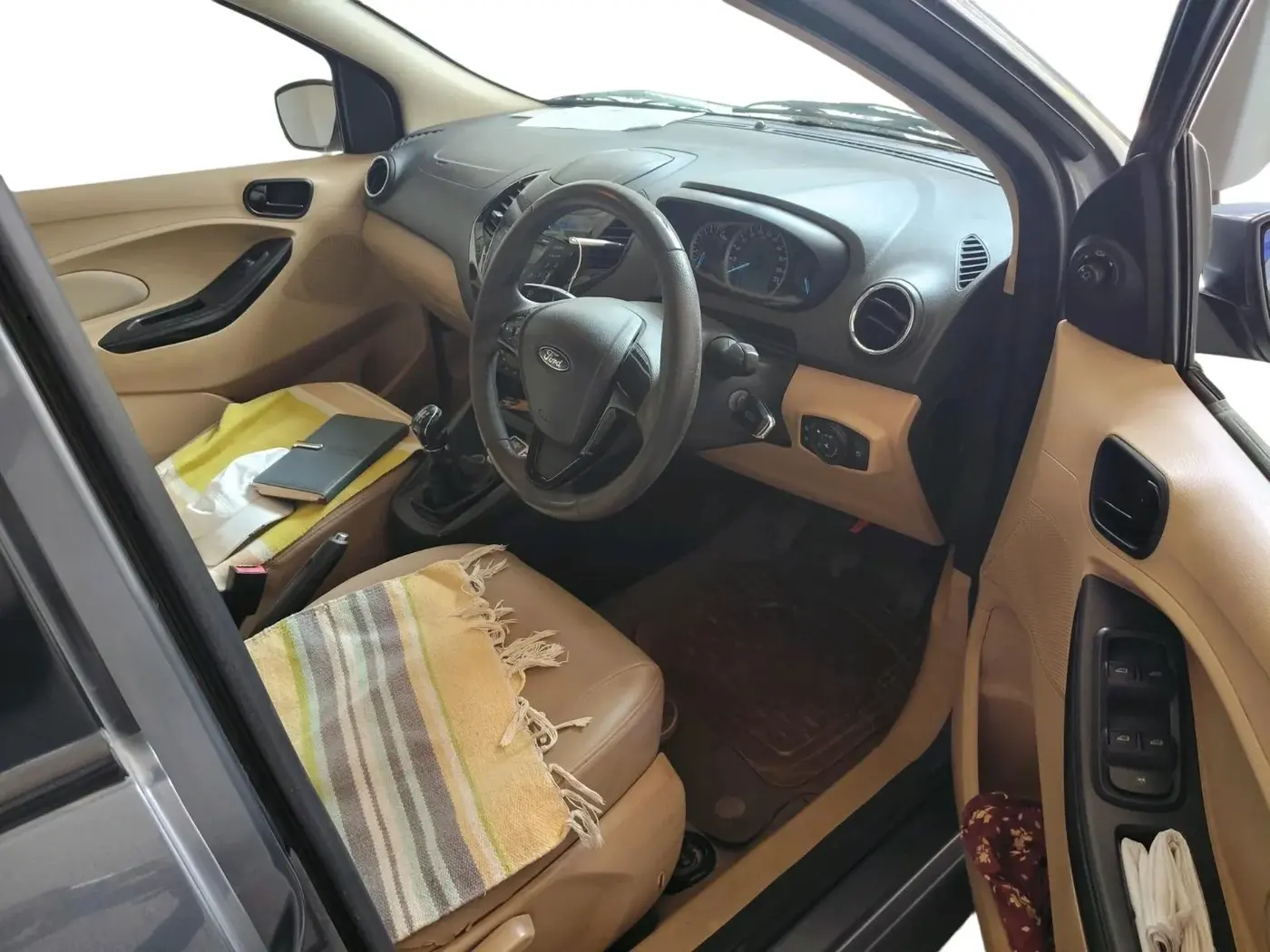 2015 Ford Figo Aspire TITANIUM 1.2 PETROL, Petrol, Manual, 1,11,812 km, interior
