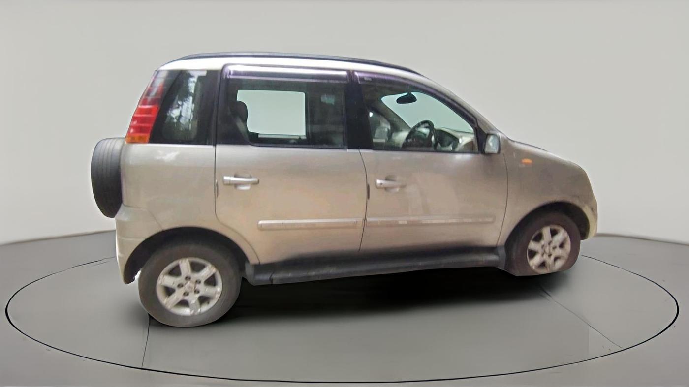 2015 Mahindra Quanto C8, Diesel, Manual, 79,808 km, exterior