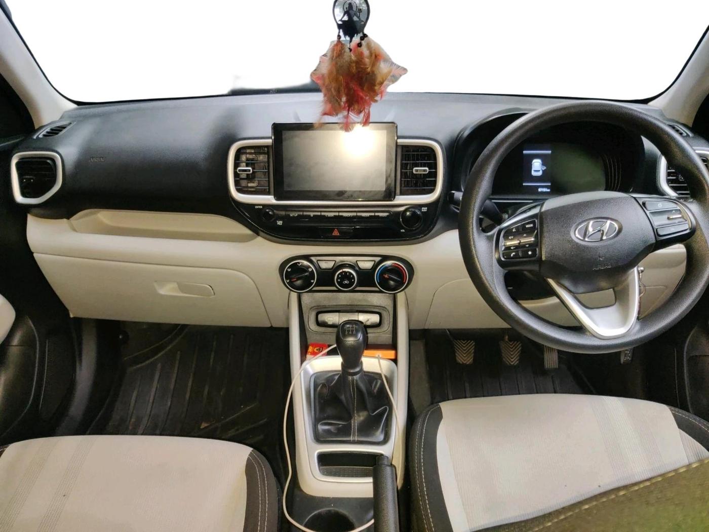 2022 Hyundai VENUE S(O) 1.2, Petrol, Manual, 57,151 km, interior