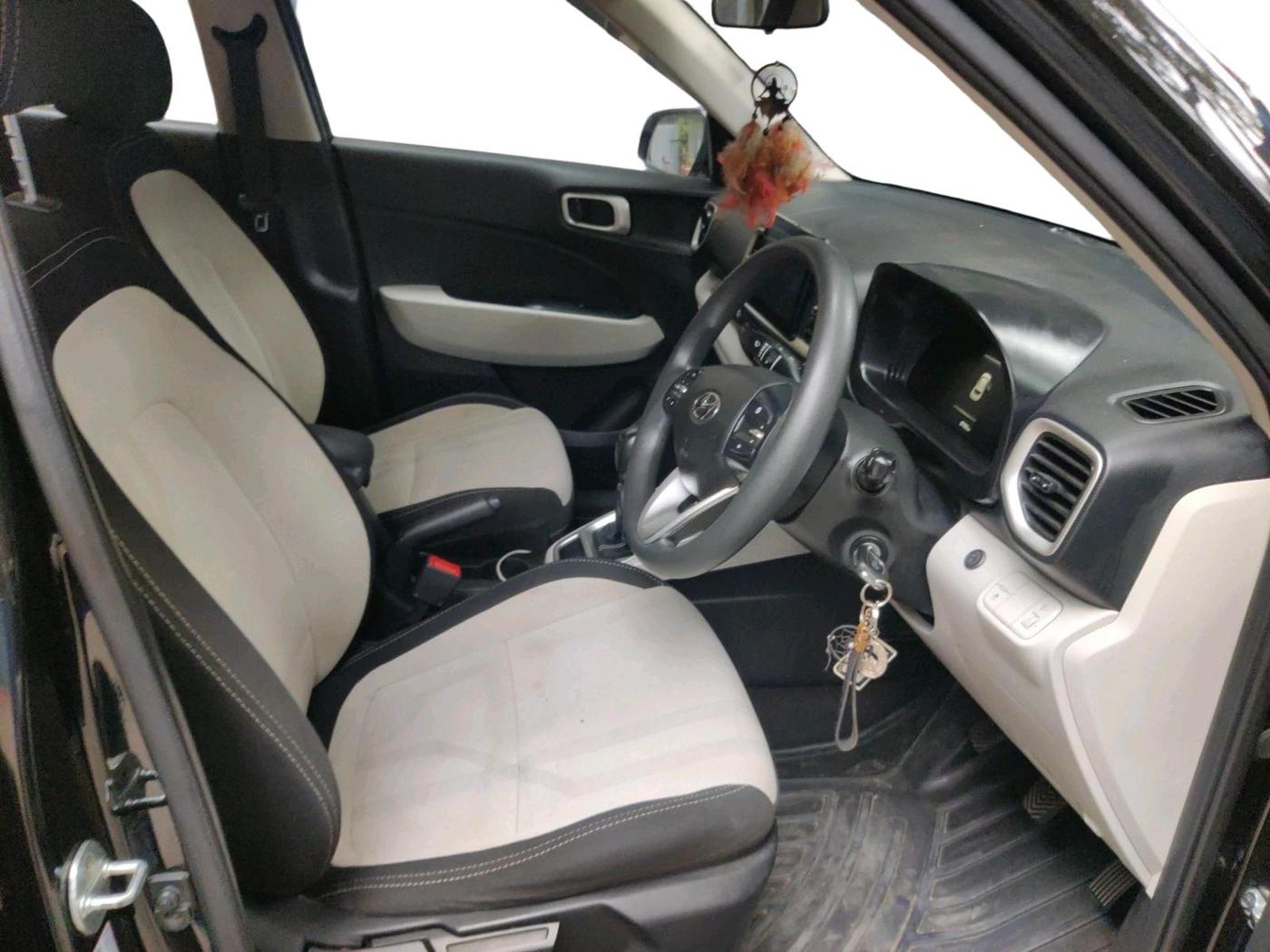 2022 Hyundai VENUE S(O) 1.2, Petrol, Manual, 57,151 km, interior