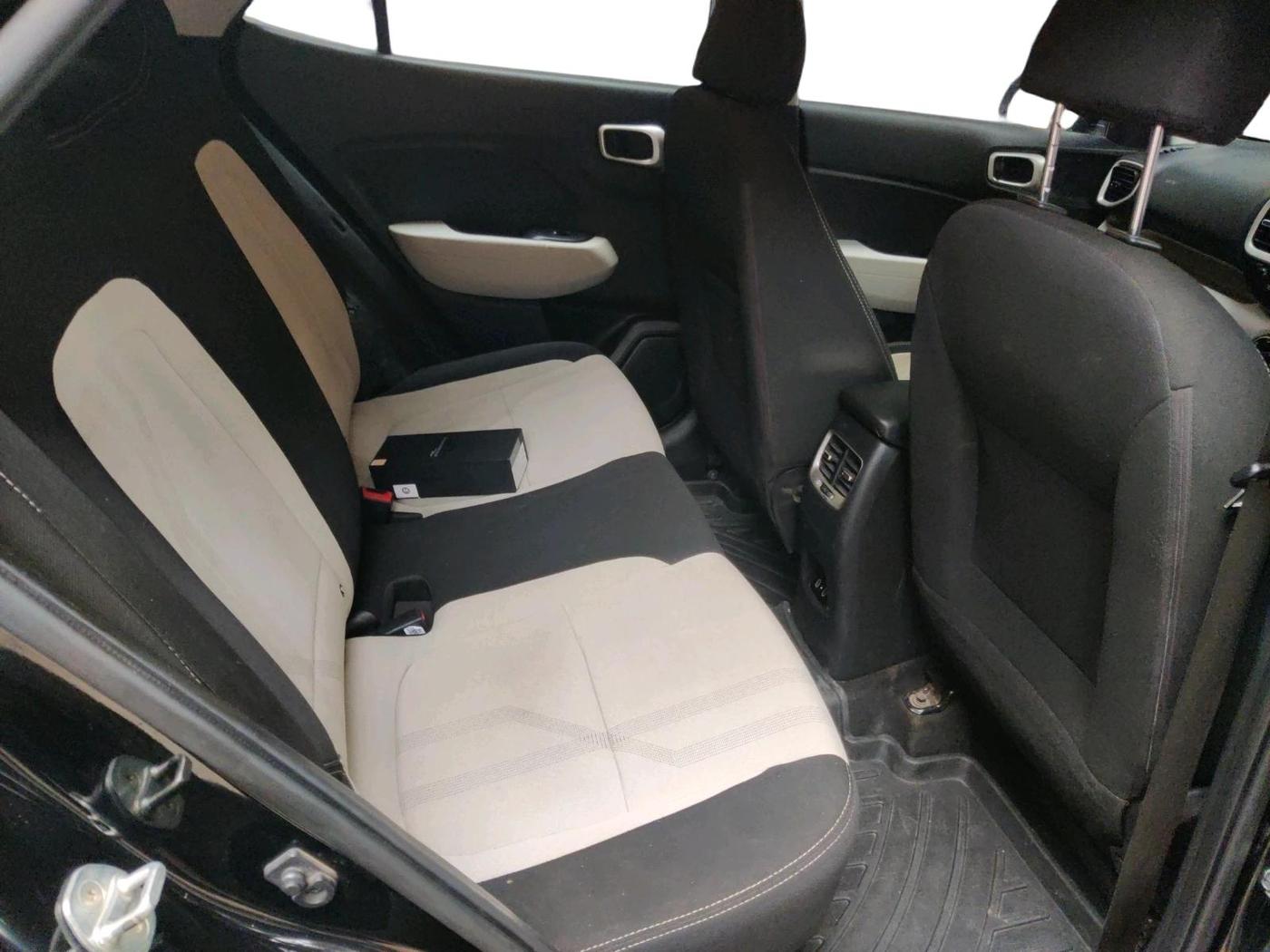 2022 Hyundai VENUE S(O) 1.2, Petrol, Manual, 57,151 km, interior