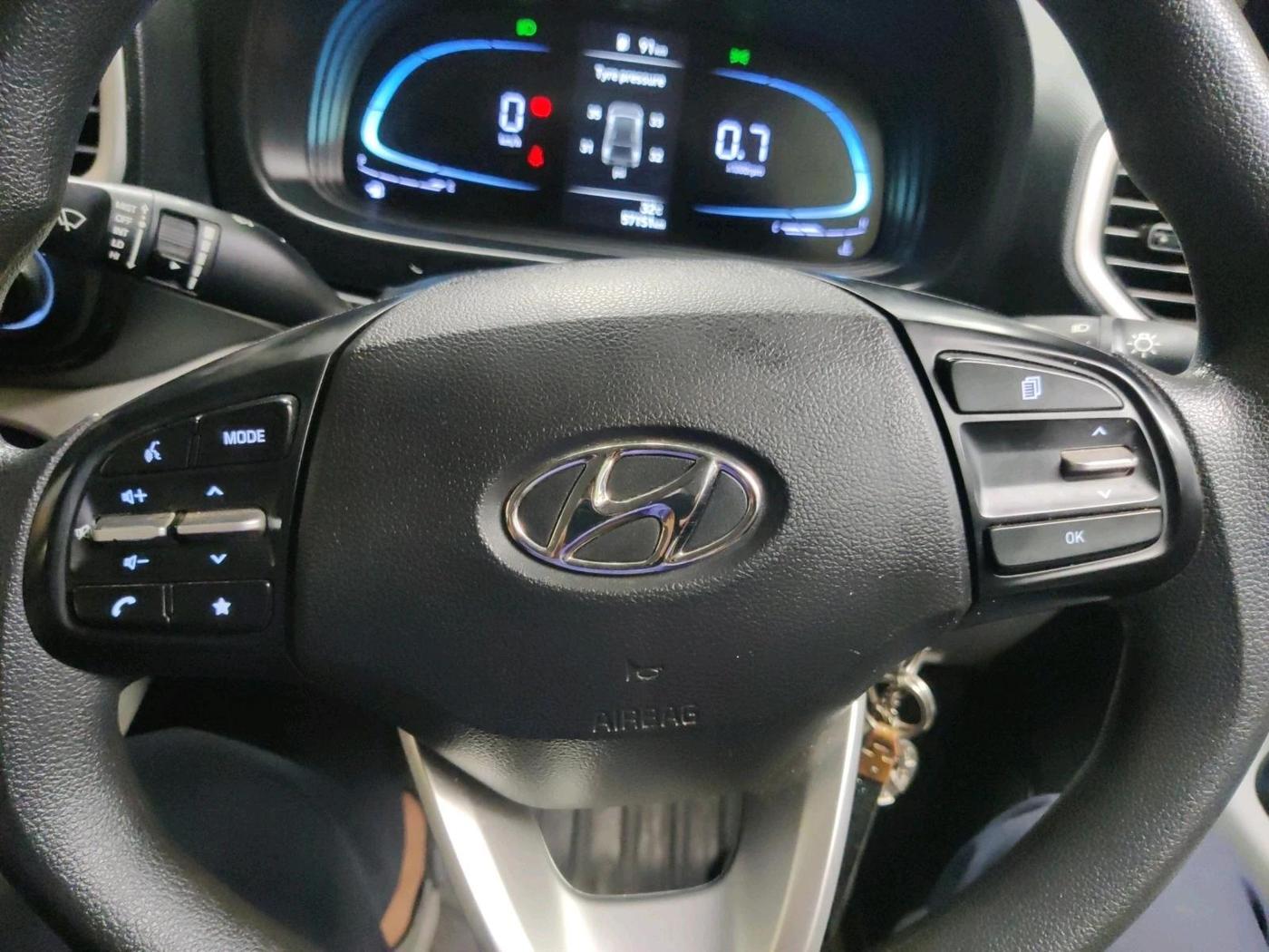 2022 Hyundai VENUE S(O) 1.2, Petrol, Manual, 57,151 km, interior