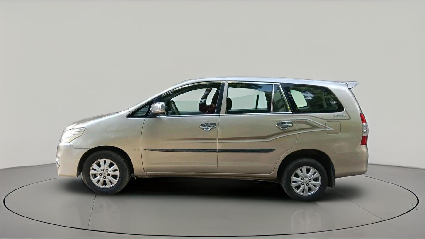 2011 Toyota Innova V 2.5 7 STR, Diesel, Manual, 1,68,879 km, exterior