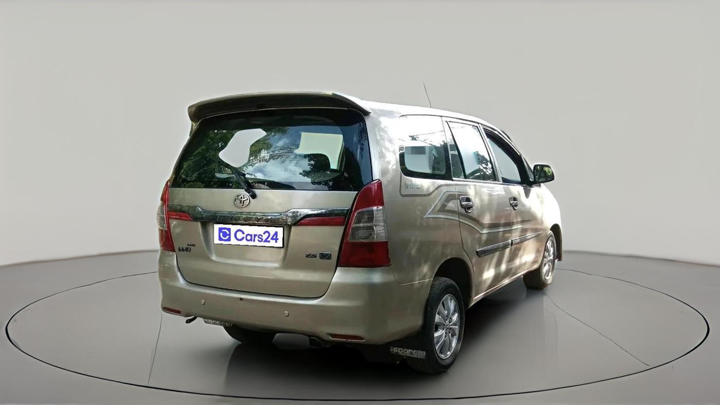 2011 Toyota Innova V 2.5 7 STR, Diesel, Manual, 1,68,879 km, exterior