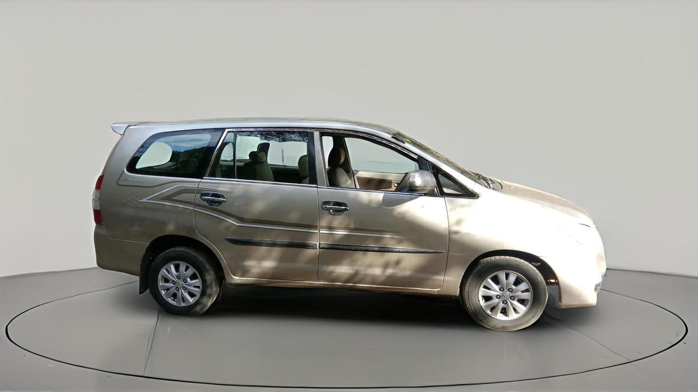 2011 Toyota Innova V 2.5 7 STR, Diesel, Manual, 1,68,879 km, exterior