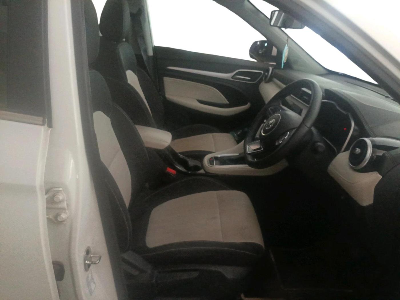 2024 MG ASTOR Select 1.5 CVT (Ivory), Petrol, Automatic, 20,458 km, interior