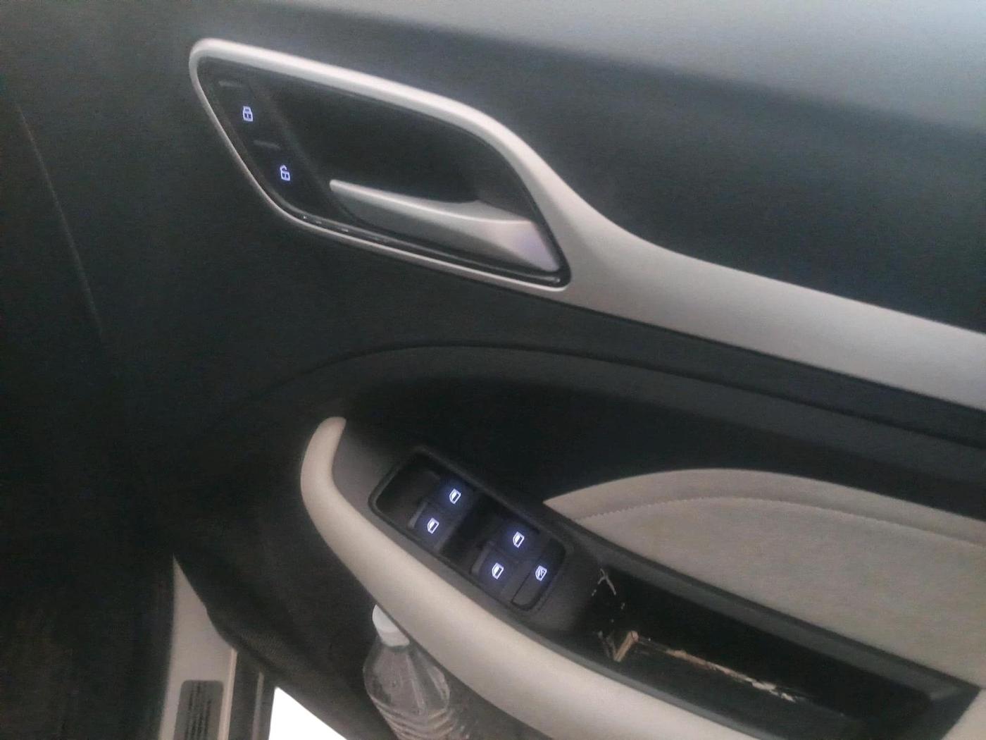 2024 MG ASTOR Select 1.5 CVT (Ivory), Petrol, Automatic, 20,458 km, interior