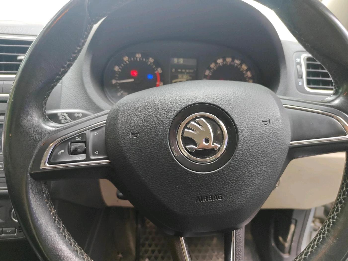 2018 Skoda Rapid AMBITION 1.6 MPI MT, Petrol, Manual, 36,380 km, interior