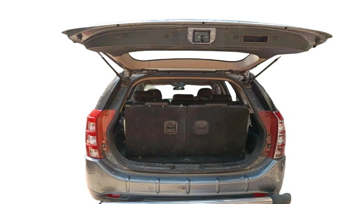 2014 Mahindra XUV500 W8, Diesel, Manual, 1,40,565 km, exterior