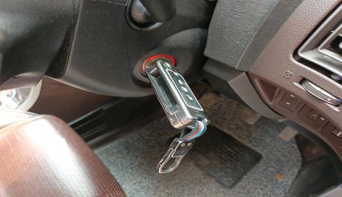 2014 Mahindra XUV500 W8, Diesel, Manual, 1,40,565 km, interior