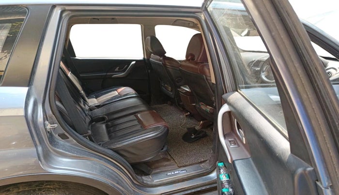 2014 Mahindra XUV500 W8, Diesel, Manual, 1,40,565 km, interior