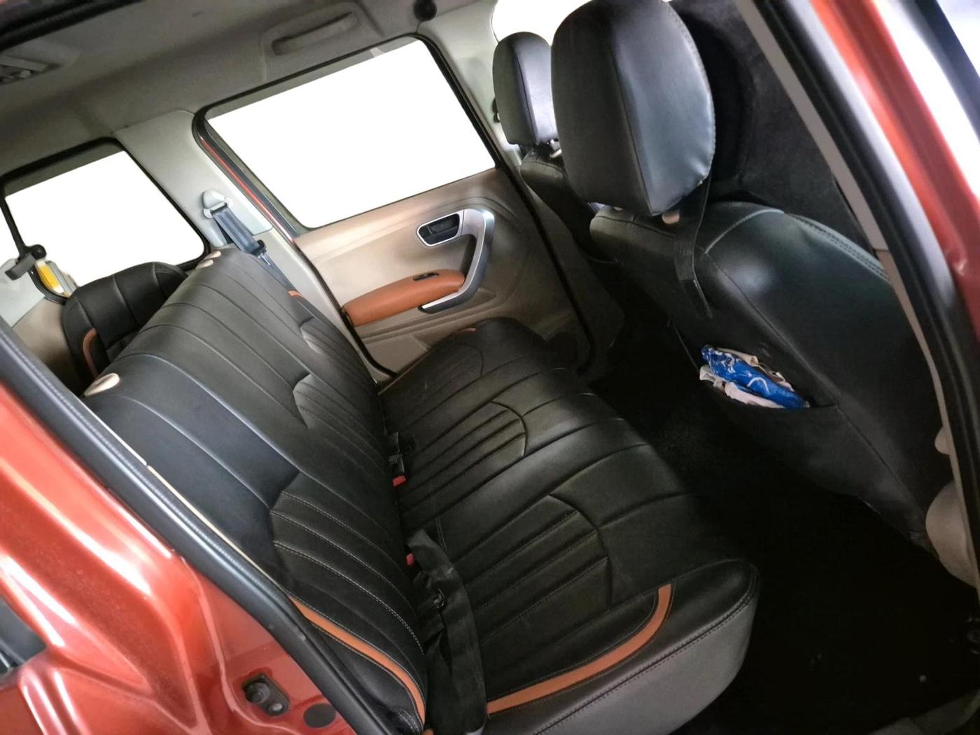 2016 Mahindra TUV300 T8, Diesel, Manual, 92,847 km, interior