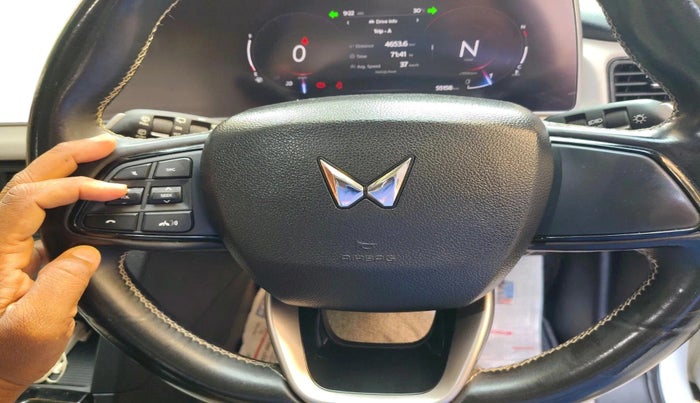 2023 Mahindra XUV700 AX 5 P MT 7 STR, Petrol, Manual, 55,158 km, interior