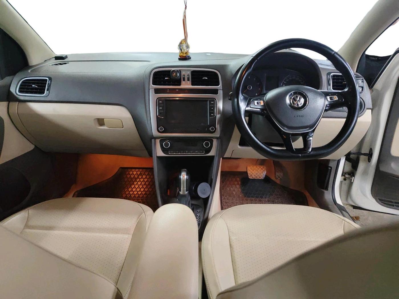 2015 Volkswagen Vento HIGHLINE PETROL AT, Petrol, Automatic, 75,631 km, interior